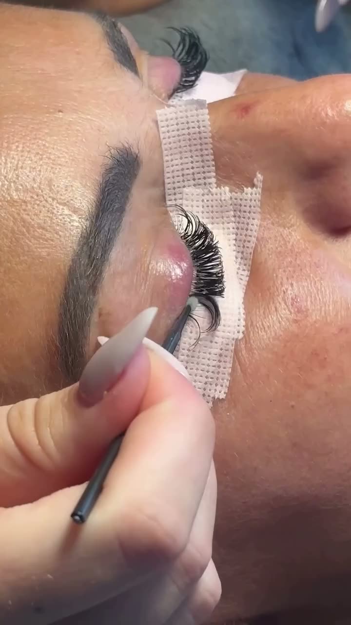Video uit de studio van Lashesbyanas